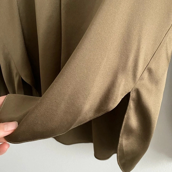 VINCE 100% Silk Bronze Green Flowy V-Neck Shirt Size XS - Picture 5 of 11